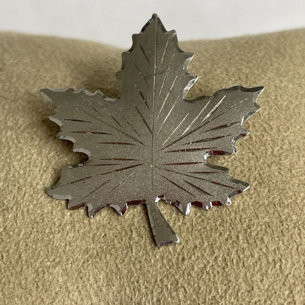 Vintage BOND BOYD Canadian Maple Leaf Brooch, silver 925